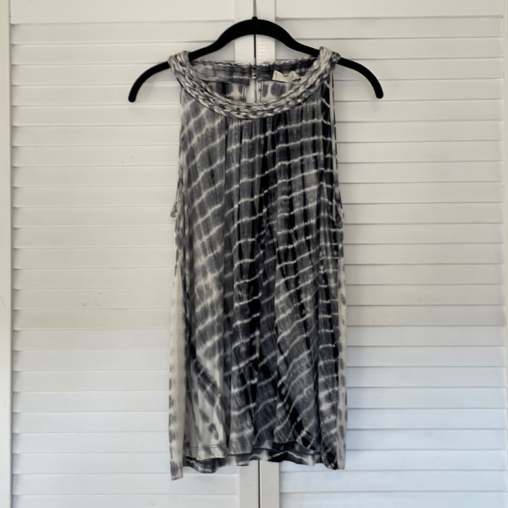Cute sleeveless top